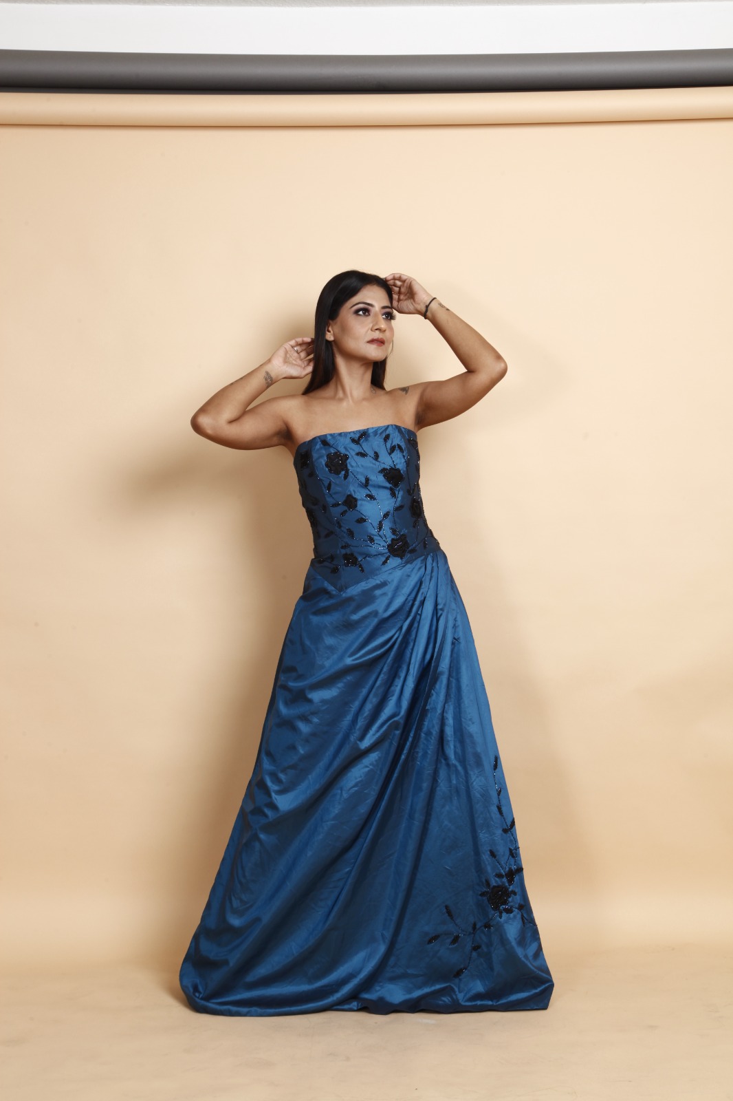 Elegant Strapless Blue Evening Gown with Floral Detailing