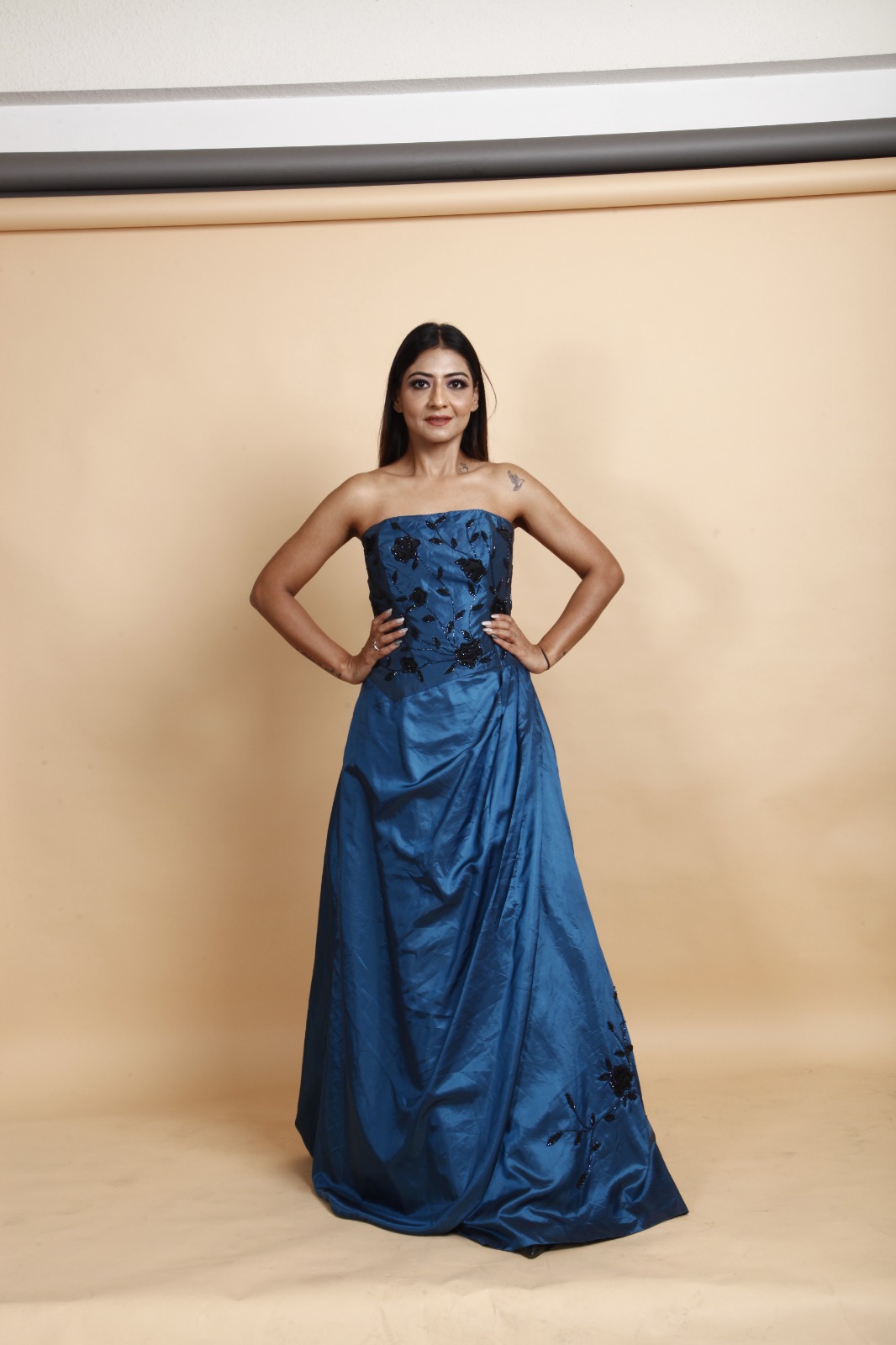 Elegant Strapless Blue Evening Gown with Floral Detailing